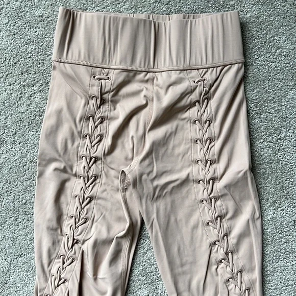 Carbon38 lace up tan leggings - Picture 3 of 4